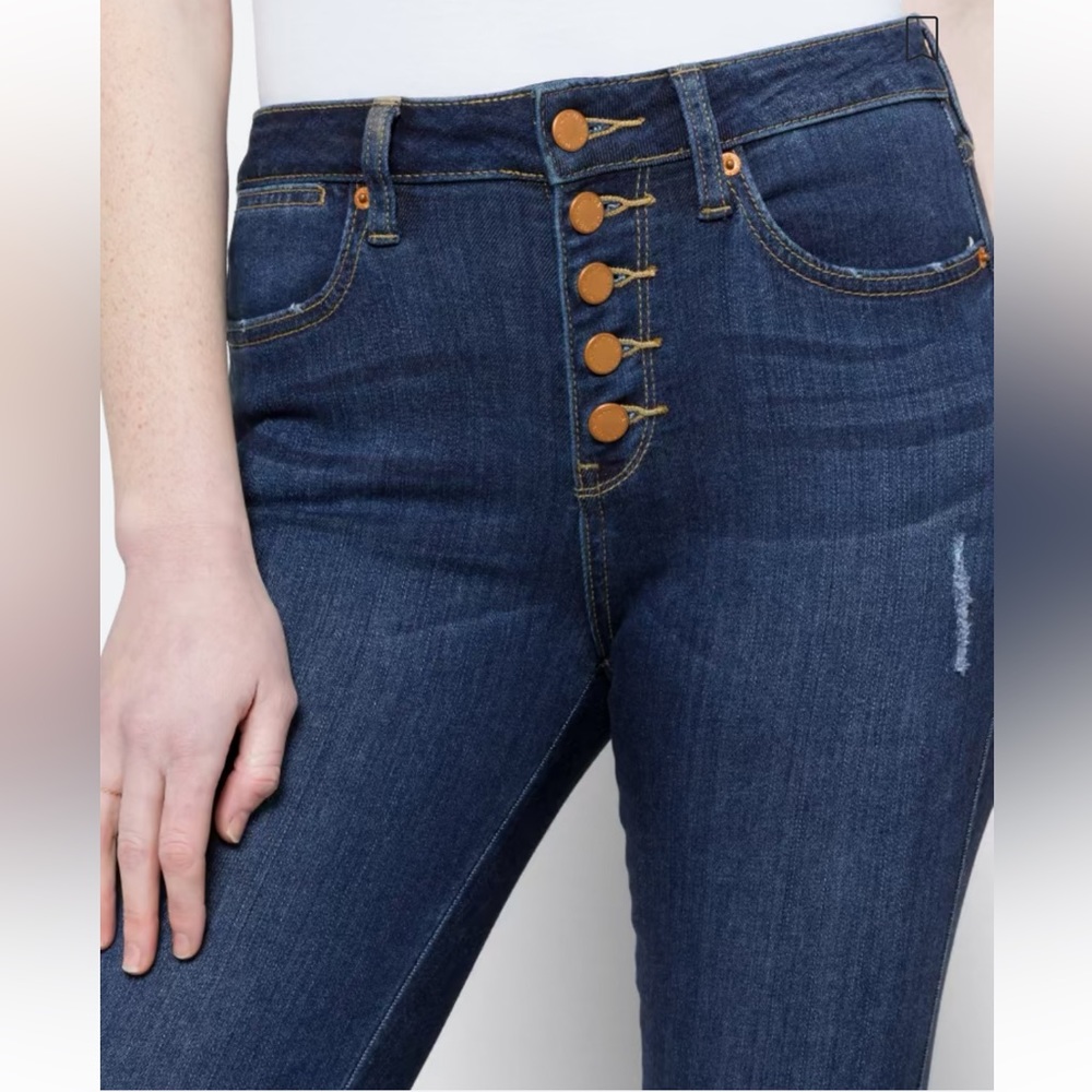 Dark wash, mid rise, skinny jeans, good stretch